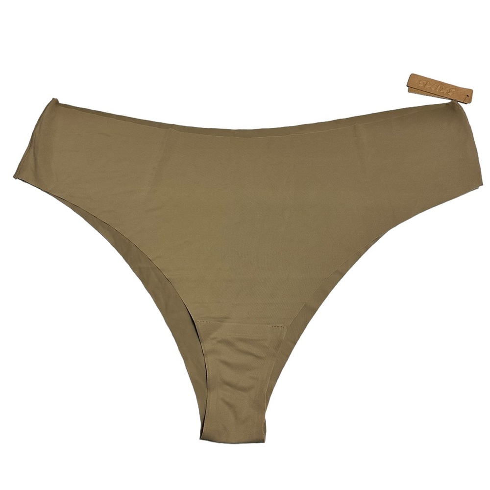 SKIMS Naked Cheeky Hipster in Desert